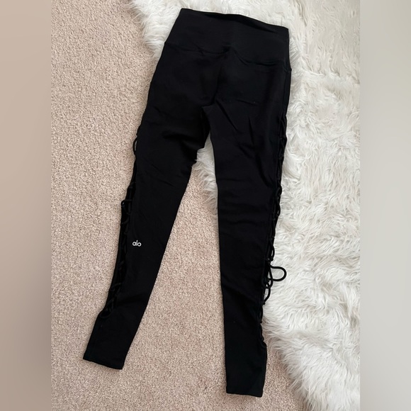 Alo interlace cut out yoga workout leggings EUC size Medium - Picture 2 of 3